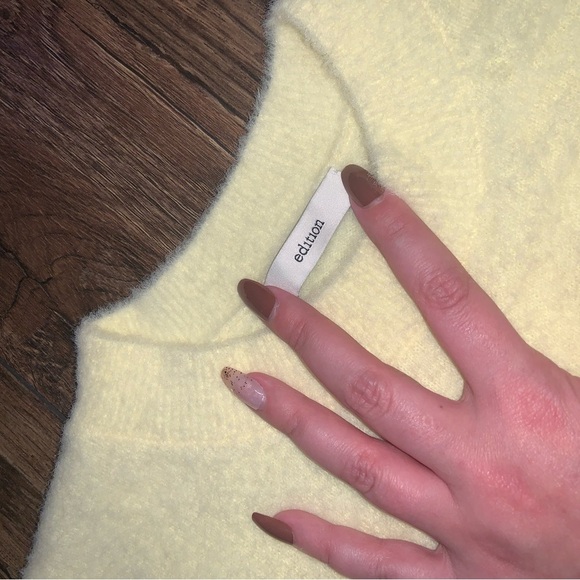 Edition the label fuzzy knit logo butter yellow spring poof sleeve sweater 500$ - Picture 4 of 6